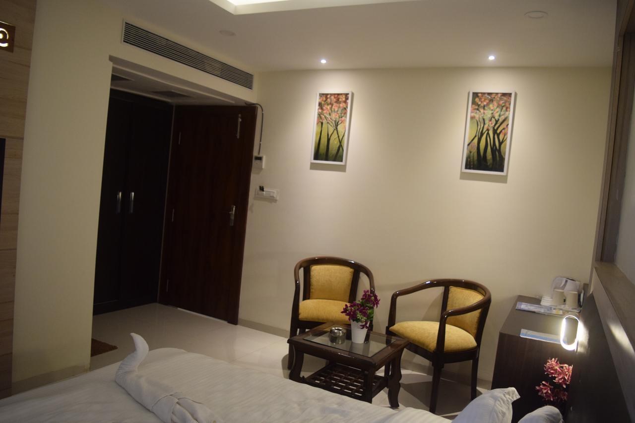 Hotel Dayal Shree Paradise Bhopal Dış mekan fotoğraf